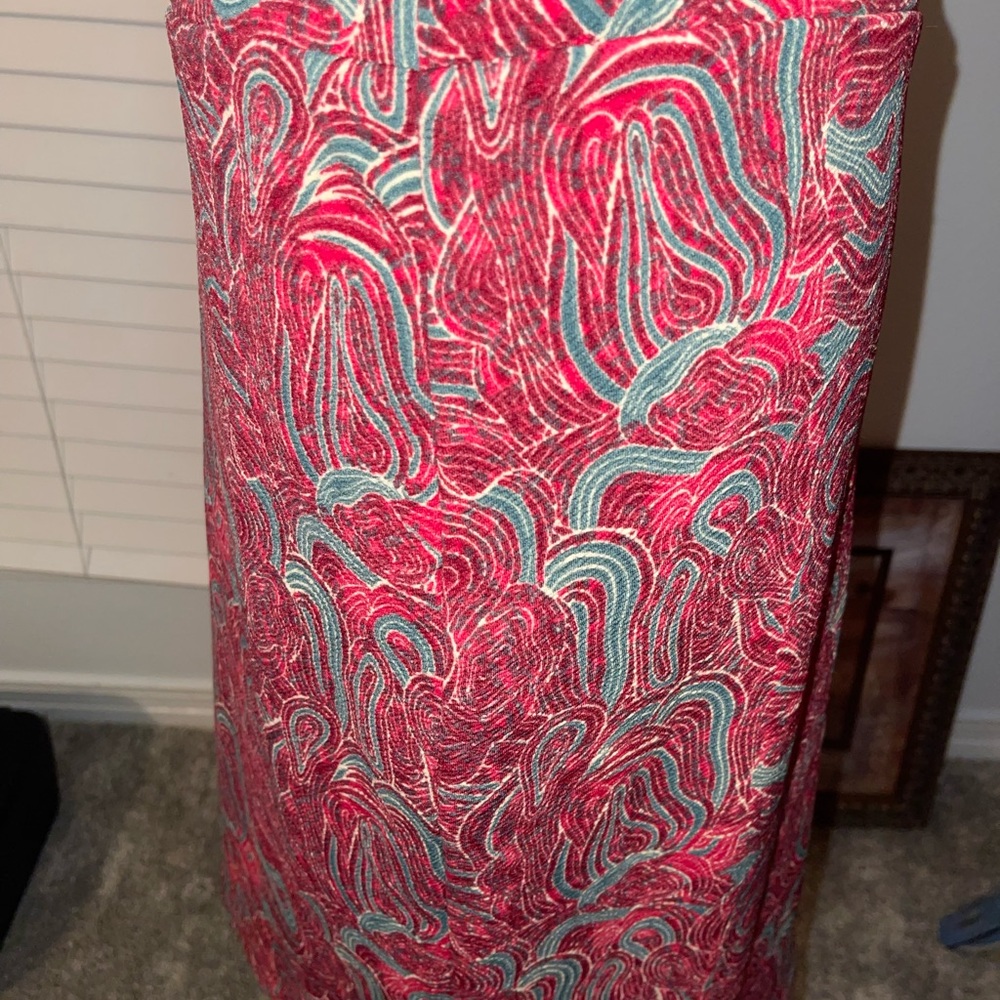 Lularoe fitted & stretchy type skirt, Size L in red and green EUC - Picture 14 of 15